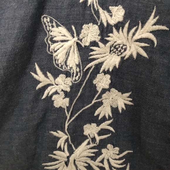 LC Embroidered Button-Up - Picture 4 of 7